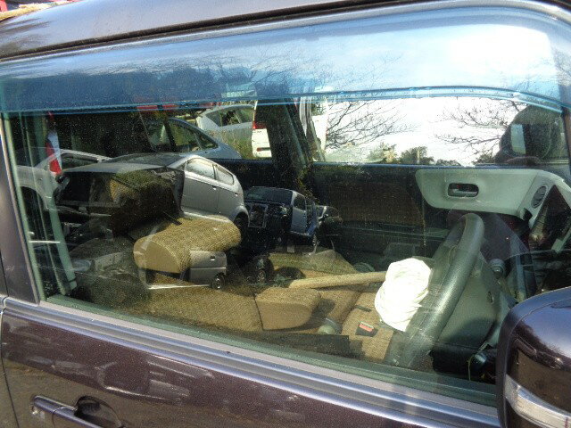 【中古】中古部品 モコ MG33S 右フロントドアガラス 【3340030100-146227000013130】