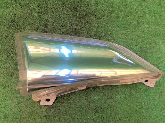 メーカー 日産 車名 リーフ 型式類別 16718-0001 グレード X 認定型式 ZAA-ZE0 車両タイプ 5ドアハッチバック 年式 H24/2 シフト CVT 駆動 通称型式 FSDARD9ZE0BDA エンジン型式 EM61 ミッション型式 アクスル型式 車体色 赤 ラディアントレッド(PM) 車体色No NAH トリム色No 走行距離(Km) メーカー純正品番 26180-3NA0B 部品メーカー品番 保証 0ヶ月/0km 付加情報 イチコ5415 商品情報 (1)[全体,その他,洗車傷有](1)[全体,擦り傷,線傷多少](2)[全体,飛び石,針先多少] ※純正番号およびモデル番号は参考としてください。※リビルト部品を購入される際のお願い【再生部品】と表示されているものをリビルト部品と呼んでいます。リビルト部品の場合には、交換時に取り外した部品をご返却していただく場合があります。詳しくはこちら※大物商品(ドア・ボンネット・バンパー等)は個人宅への配送ができない場合がございます。その場合、最寄りの配送業者支店止め等の対応となりますので、あらかじめご了承ください。 ページ上部へ【中古】中古部品 リーフ ZE0 右クリアランスランプ 【3260240000-260106000211000】