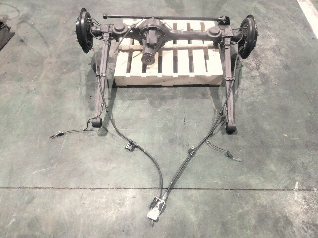 【中古】中古部品 ジムニー JB23W リアアクスルホーシング 【3260300000-260109000141200】