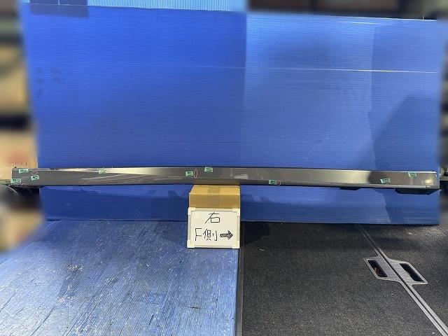 【中古】中古部品 ムーヴ LA100S 右サイドステップ 【3310050100-000173056013700】