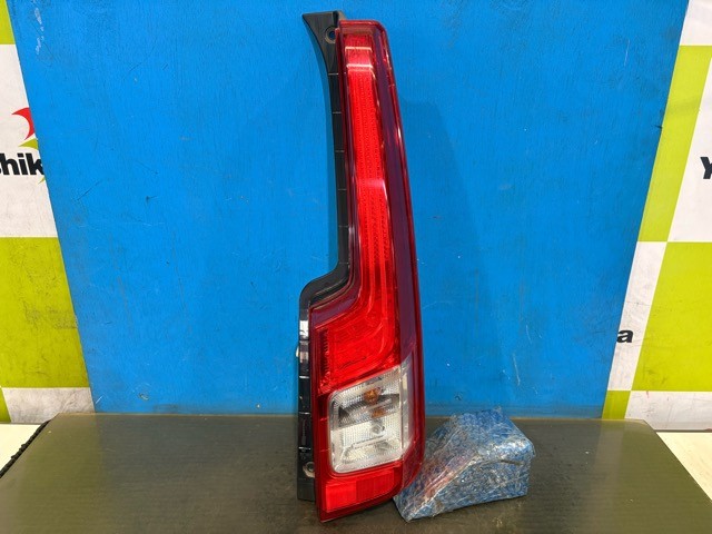 【中古】中古部品 ステラ LA150F 右テールランプ 【3330530100-000005496315500】