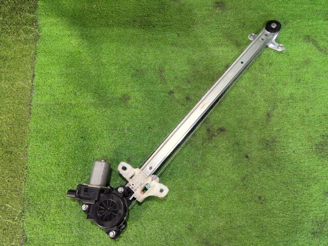 【中古】中古部品 NV100クリッパー DR17V 左フロントドアレギュレータ・モーター 【3260070000-260121000513220】