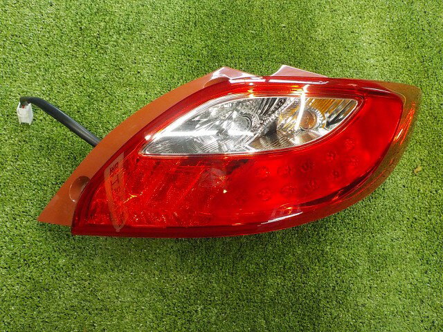【中古】中古部品 デミオ DE3FS 右テールランプ 【3260200000-260120000315500】