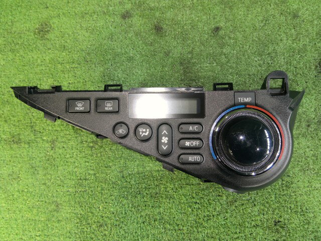 メーカー トヨタ 車名 アクア 型式類別 グレード G 認定型式 DAA-NHP10 車両タイプ 5ドアハッチバック 年式 H25/7 シフト CVT 駆動 通称型式 NHP10AHXEB エンジン型式 1NZ-FXE ミッション型式 アクスル型式 車体色 ライムホワイトパールクリスタルシャイン 車体色No 082 トリム色No FD24 走行距離(Km) 96,915 メーカー純正品番 55900-52720 部品メーカー品番 保証 1ヶ月/1000km 付加情報 オートA/C,マニュアルA/C,デジタル,液晶,プッシュ式,フロント 商品情報 ※純正番号およびモデル番号は参考としてください。※リビルト部品を購入される際のお願い【再生部品】と表示されているものをリビルト部品と呼んでいます。リビルト部品の場合には、交換時に取り外した部品をご返却していただく場合があります。詳しくはこちら※大物商品(ドア・ボンネット・バンパー等)は個人宅への配送ができない場合がございます。その場合、最寄りの配送業者支店止め等の対応となりますので、あらかじめご了承ください。 ページ上部へ【中古】中古部品 アクア NHP10 A/Cスイッチパネル 【3260070000-260123000460900】