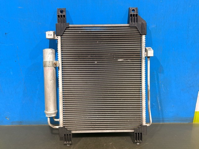 メーカー 日産 車名 デイズルークス 型式類別 グレード ハイウェイスター X Gパッケージ 認定型式 DBA-B21A 車両タイプ 5ドアハッチバック 年式 H27/5 シフト CVT 駆動 通称型式 TQDARTVBA0EDB エンジン型式 3B20 ミッション型式 F10JB アクスル型式 車体色 スパークリングレッド(M)/ブラック(P) 車体色No FMR トリム色No 12J 走行距離(Km) 44,852 メーカー純正品番 部品メーカー品番 保証 1ヶ月/1000km 付加情報 チェックOK：目立つフィン倒れ無し 商品情報 ※純正番号およびモデル番号は参考としてください。※リビルト部品を購入される際のお願い【再生部品】と表示されているものをリビルト部品と呼んでいます。リビルト部品の場合には、交換時に取り外した部品をご返却していただく場合があります。詳しくはこちら※大物商品(ドア・ボンネット・バンパー等)は個人宅への配送ができない場合がございます。その場合、最寄りの配送業者支店止め等の対応となりますので、あらかじめご了承ください。 ページ上部へ【中古】中古部品 デイズルークス B21A コンデンサー 【3330530100-000005502260600】