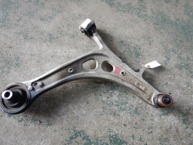 【中古】中古部品 レヴォーグ VM4 右フロントロアアーム 【3330810100-260126000451720】