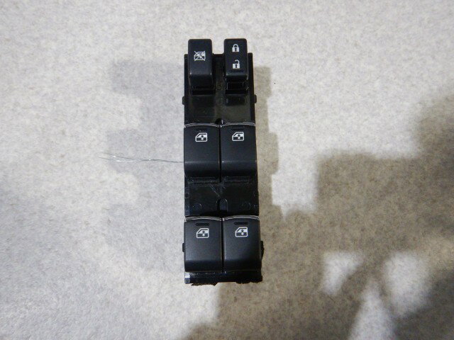 【中古】中古部品 レヴォーグ VM4 パワーウインドウスイッチ 【3330810100-260126000461900】