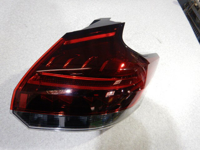 【中古】中古部品 キックス P15 右テールランプ 【3330810100-260126000315500】