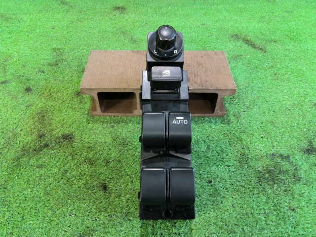 【中古】中古部品 CX−5 KE2FW パワーウインドウスイッチ 【3260070000-260123000361900】