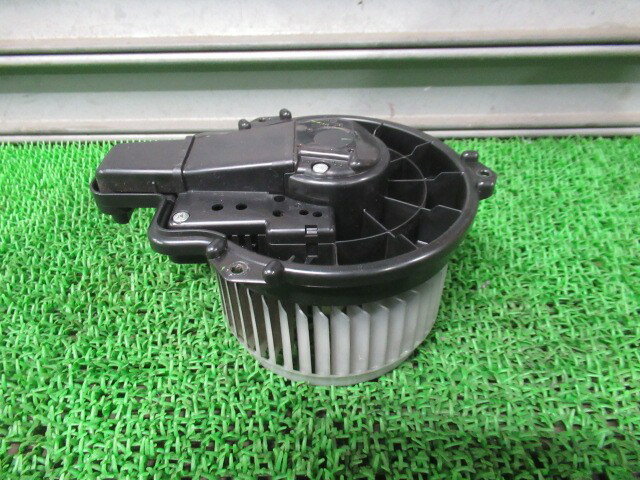 【中古】中古部品 アクア NHP10 ヒーターブロアモーター 【3330540100-251203000967900】