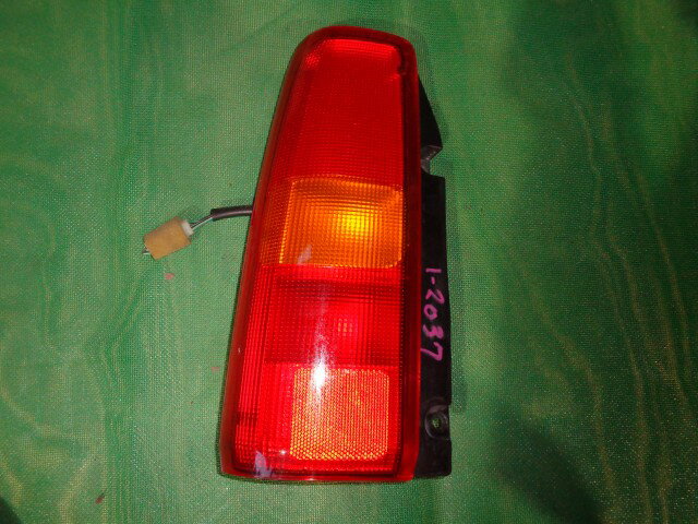 【中古】中古部品 ジムニー JB23W 左テールランプ 【3330810100-260131000515600】