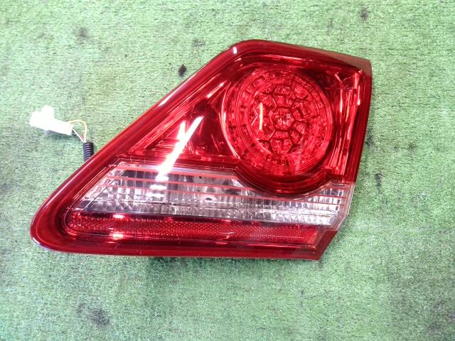 【中古】中古部品 クラウン GRS200 リアフィニッシャーパネル 【3310200100-000015637715200】