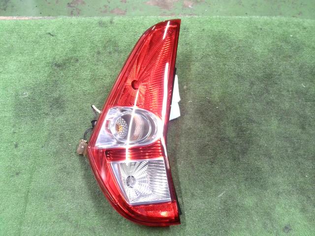 【中古】中古部品 スプラッシュ XB32S 左テールランプ 【3310200100-000015775815600】