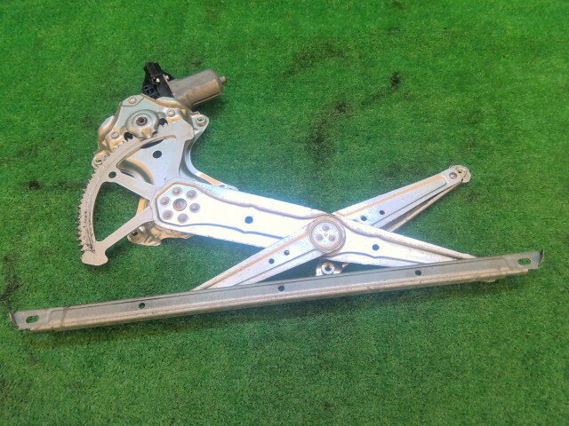 【中古】中古部品 アクア NHP10 左フロントドアレギュレータ・モーター 【3260240000-260206000313220】