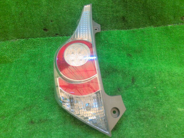 【中古】中古部品 アクア NHP10 左テールランプ 【3260240000-260213000215600】