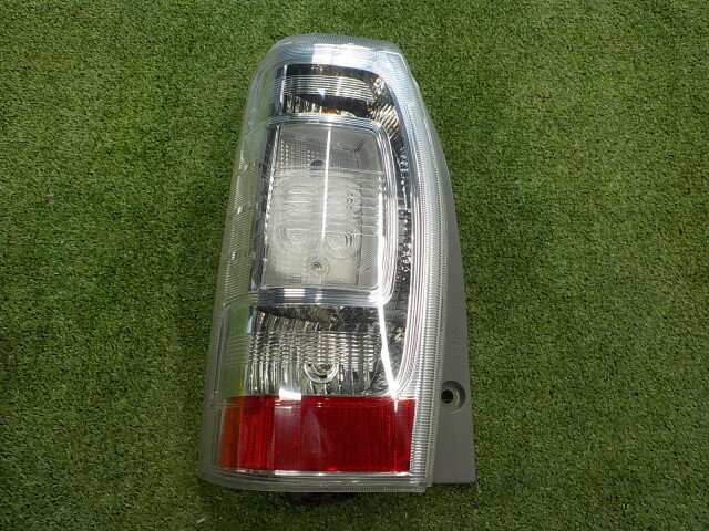 【中古】中古部品 タントエグゼ L455S 左テールランプ 【3260200000-260216000415600】
