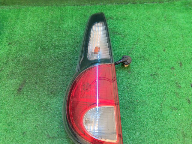 【中古】中古部品 モコ MG33S 左テールランプ 【3260240000-260217000215600】