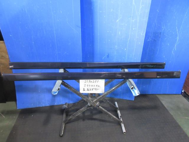 【中古】中古部品 ステラ LA100F 右サイドステップ 【3310220100-001687720413700】