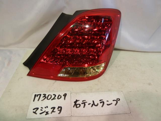【中古】中古部品 クラウンマジェスタ UZS186 右テールランプ 【3310220100-001344789015500】