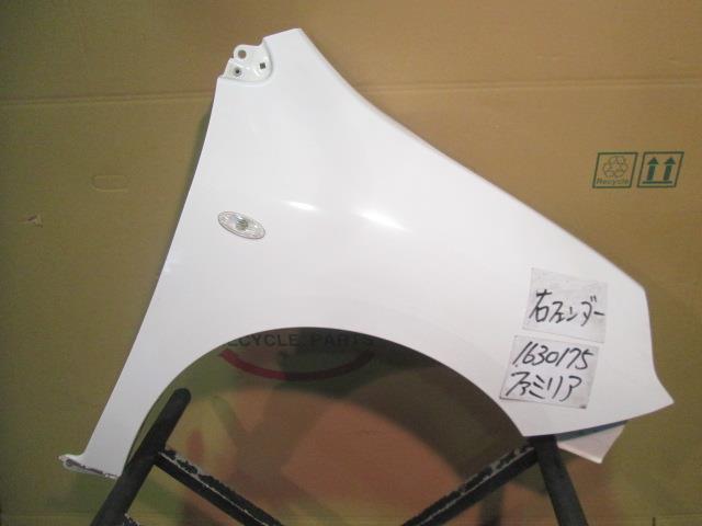 【中古】中古部品 ファミリア BVAY12 右フロントフェンダー 【3310220100-001267963610600】