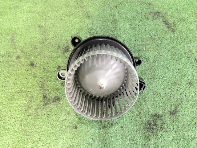 【中古】中古部品 タウンボックス DS17W ヒーターブロアモーター 【3260070000-260220000267900】