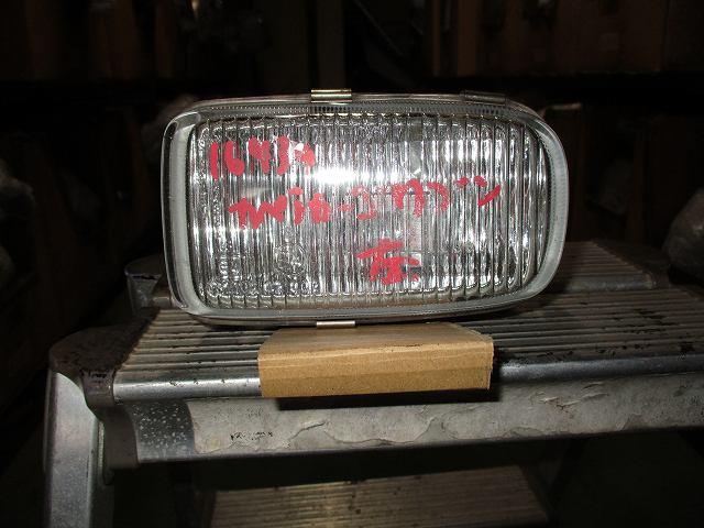 【中古】中古部品 カペラカーゴ GVFW 左フォグランプ 【3310220100-000151184510950】