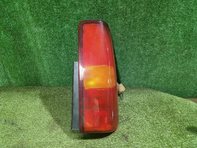 【中古】中古部品 ジムニー JB23W 右テールランプ 【3260300000-260305000215500】