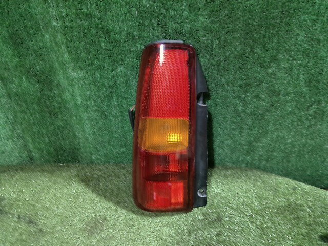【中古】中古部品 ジムニー JB23W 左テールランプ 【3260300000-260305000215600】