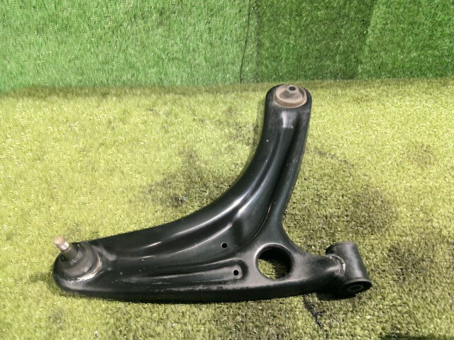 【中古】中古部品 NV100クリッパー DR17V 右フロントロアアーム 【3260300000-260306000651720】