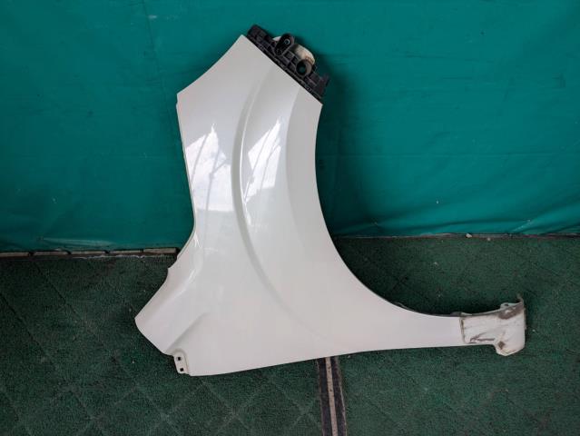 【中古】中古部品 モコ MG33S 右フロントフェンダー 【3310080100-251110000210600】