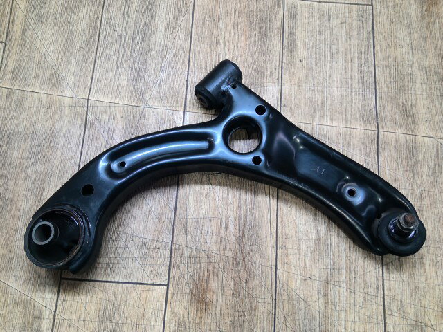【中古】中古部品 タント LA600S 右フロントロアアーム 【3310390100-260224000451720】