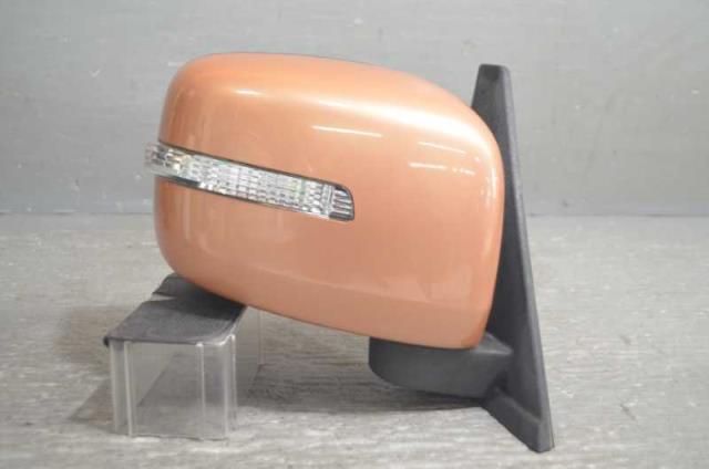 メーカー スズキ 車名 パレット 型式類別 16033-0011 グレード リミテッド 認定型式 DBA-MK21S 車両タイプ 5ドアハッチバック 年式 H22/11 シフト CVT 駆動 通称型式 MK21SZBLE-LA3 エンジン型式 K6A ミッション型式 アクスル型式 車体色 シャーベットオレンジメタリック 車体色No ZY5 トリム色No C16 走行距離(Km) 98,876 メーカー純正品番 84701-82K42-ZY5 部品メーカー品番 保証 0ヶ月/0km 付加情報 7P 電格 ウィンカー付,色アセ有 トビ石キズ有 ウスキズ多 取付OK 商品情報 ※純正番号およびモデル番号は参考としてください。※リビルト部品を購入される際のお願い【再生部品】と表示されているものをリビルト部品と呼んでいます。リビルト部品の場合には、交換時に取り外した部品をご返却していただく場合があります。詳しくはこちら※大物商品(ドア・ボンネット・バンパー等)は個人宅への配送ができない場合がございます。その場合、最寄りの配送業者支店止め等の対応となりますので、あらかじめご了承ください。 ページ上部へ【中古】中古部品 パレット MK21S 右サイドミラー 【3310580000-260311000913500】