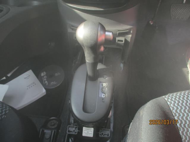 メーカー 日産 車名 ノート 型式類別 17338-0007 グレード X DIG-S 認定型式 DBA-E12 車両タイプ 5ドアハッチバック 年式 H25/6 シフト CVT 駆動 4×2 通称型式 TDWAREZE12VDA エンジン型式 HR12DDR ミッション型式 アクスル型式 GM35 車体色 ソニックブルー(TPM) 車体色No RBE トリム色No G 走行距離(Km) 97,761 メーカー純正品番 部品メーカー品番 保証 0ヶ月/0km 付加情報 作動テスト済 商品情報 ※純正番号およびモデル番号は参考としてください。※リビルト部品を購入される際のお願い【再生部品】と表示されているものをリビルト部品と呼んでいます。リビルト部品の場合には、交換時に取り外した部品をご返却していただく場合があります。詳しくはこちら※大物商品(ドア・ボンネット・バンパー等)は個人宅への配送ができない場合がございます。その場合、最寄りの配送業者支店止め等の対応となりますので、あらかじめご了承ください。 ページ上部へ【中古】中古部品 ノート E12 シフトレバー 【3500080000-260310000537850】