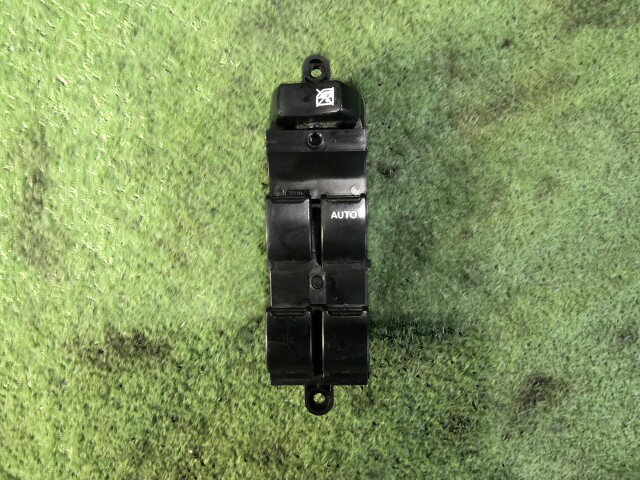 【中古】中古部品 NV100クリッパー DR17V パワーウインドウスイッチ 【3260070000-260319000161900】