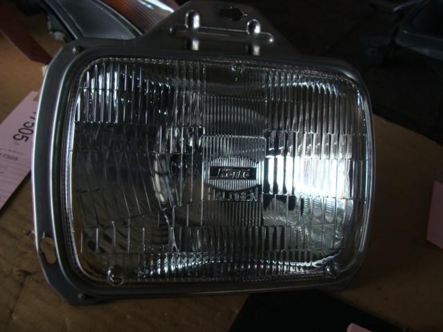 【中古】中古部品 ライトエース CR41V 右ヘッドランプ 【3340220100-000799162710800】