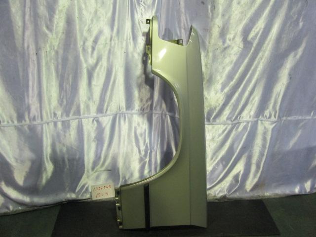 メーカー メルセデスベンツ 車名 ベンツ 190 型式類別 05155-0001 グレード 2000 190E 認定型式 E-201024 車両タイプ 4ドアセダン 年式 S60/7 シフト 駆動 通称型式 エンジン型式 1026 ミッション型式 アクスル型式 車体色 銀 車体色No トリム色No 走行距離(Km) 52,000 メーカー純正品番 部品メーカー品番 保証 0ヶ月/0km 付加情報 ボディーフルカラー同色; 黒モール; ドアミラー仕様; ,(1)小傷薄傷 全体(全面) (2)再塗装 全体(全面) 商品情報 ※純正番号およびモデル番号は参考としてください。※リビルト部品を購入される際のお願い【再生部品】と表示されているものをリビルト部品と呼んでいます。リビルト部品の場合には、交換時に取り外した部品をご返却していただく場合があります。詳しくはこちら※大物商品(ドア・ボンネット・バンパー等)は個人宅への配送ができない場合がございます。その場合、最寄りの配送業者支店止め等の対応となりますので、あらかじめご了承ください。 ページ上部へ【中古】中古部品 ベンツ 190 201024 左フロントフェンダー 【3310220100-001061306610700】