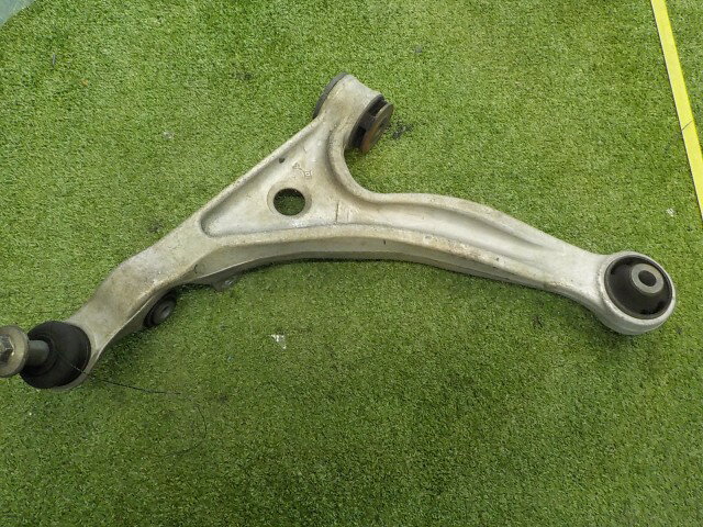【中古】中古部品 RX−8 SE3P 右フロントロアアーム 【3260200000-260325000251720】