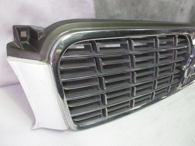 【中古】中古部品 セドリック HY33 ラジエータグリル 【3310220100-000225737210400】 2