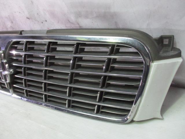 【中古】中古部品 セドリック HY33 ラジエータグリル 【3310220100-000225737210400】 3