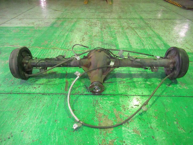 【中古】中古部品 NV350キャラバン VR2E26 リアアクスルホーシング 【3330210100-000038067841200】