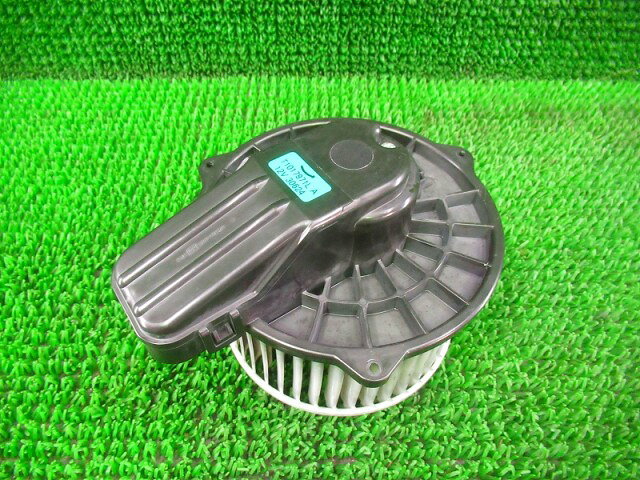 【中古】中古部品 NV350キャラバン VR2E26 ヒーターブロアモーター 【3330210100-0...