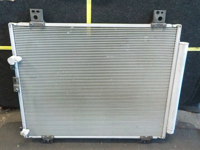 【中古】中古部品 レジアスエース TRH216K コンデンサー 【3260200000-260402000460600】