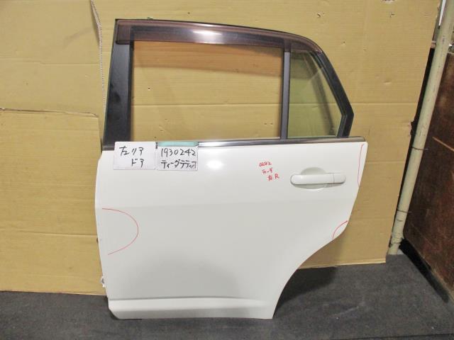 【中古】中古部品 ティーダ ラティオ SC11 左リアドア 【3310220100-001524270213400】