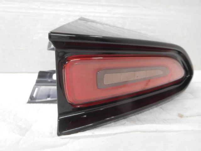 【中古】中古部品 クラウン AZSH36W 右テールランプ 【3380050000-000038195215500】