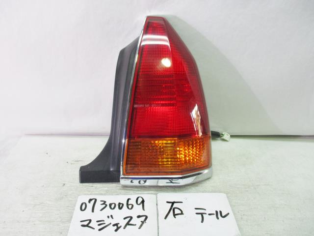 【中古】中古部品 クラウンマジェスタ UZS151 右テールランプ 【3310220100-000448578215500】