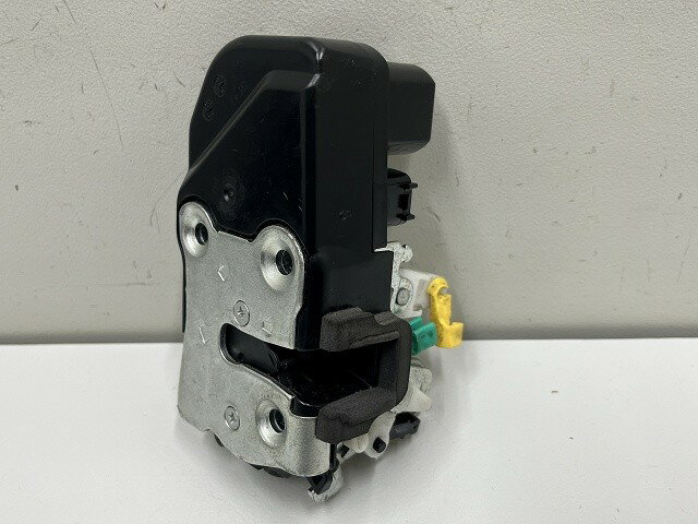 【中古】中古部品 クライスラー300C LX35 左リアドアロックソレノイド 【3310070100-000090755264580】