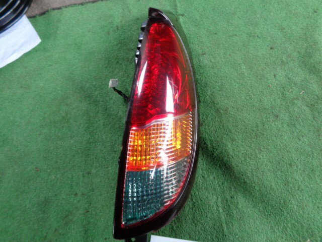 【中古】中古部品 アイ HA1W 右テールランプ 【3340030100-002446100015501】