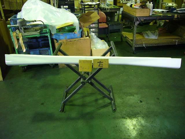 【中古】中古部品 ティーノ V10 右サイドステップ 【3310220100-000567381313700】