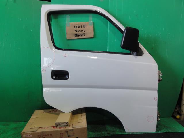 キャラバンＣＷＧＥ２５右フロントドア キャラバン e25 右フロントドア（車用品・バイク用品）の通販