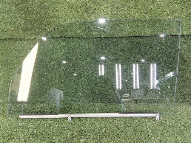 【中古】中古部品 ミニキャブ U62T フロントウインドガラス 【3331010600-240410000311200】